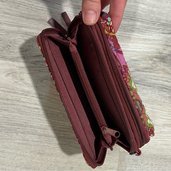 Vera Bradley Resort Medallion Paisley Pink Red Medium Zipper Wallet - Picture 4 of 7